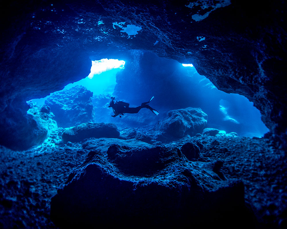 Подводные пещеры рифа Нингалу